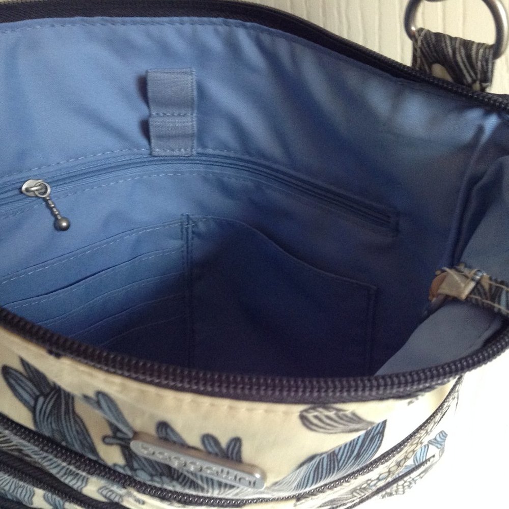 Baggallini flower lg Crossbody bag